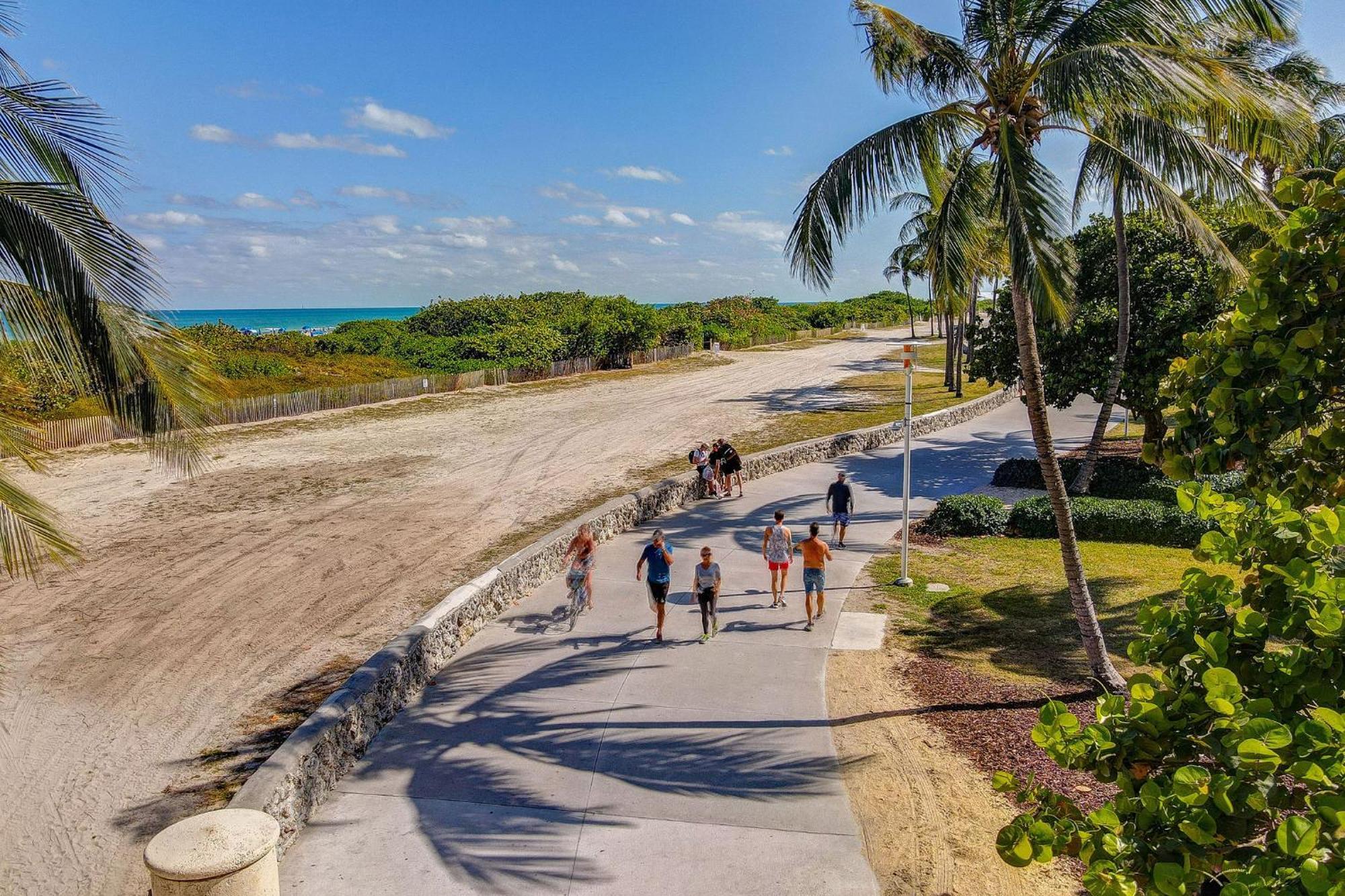 Ocean Drive Deco W/2 Queen Beds, Steps 2 Appartamento *