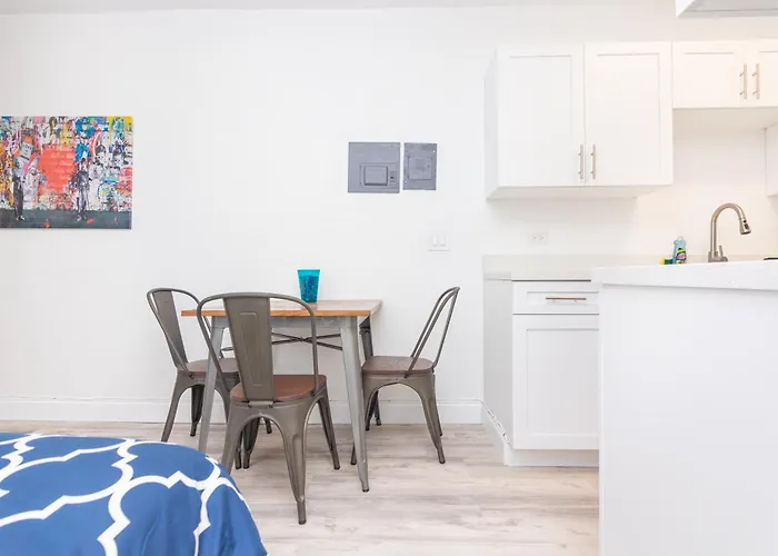 Ocean Drive Deco Apt W/2 Queen Beds, Steps 2 Beach