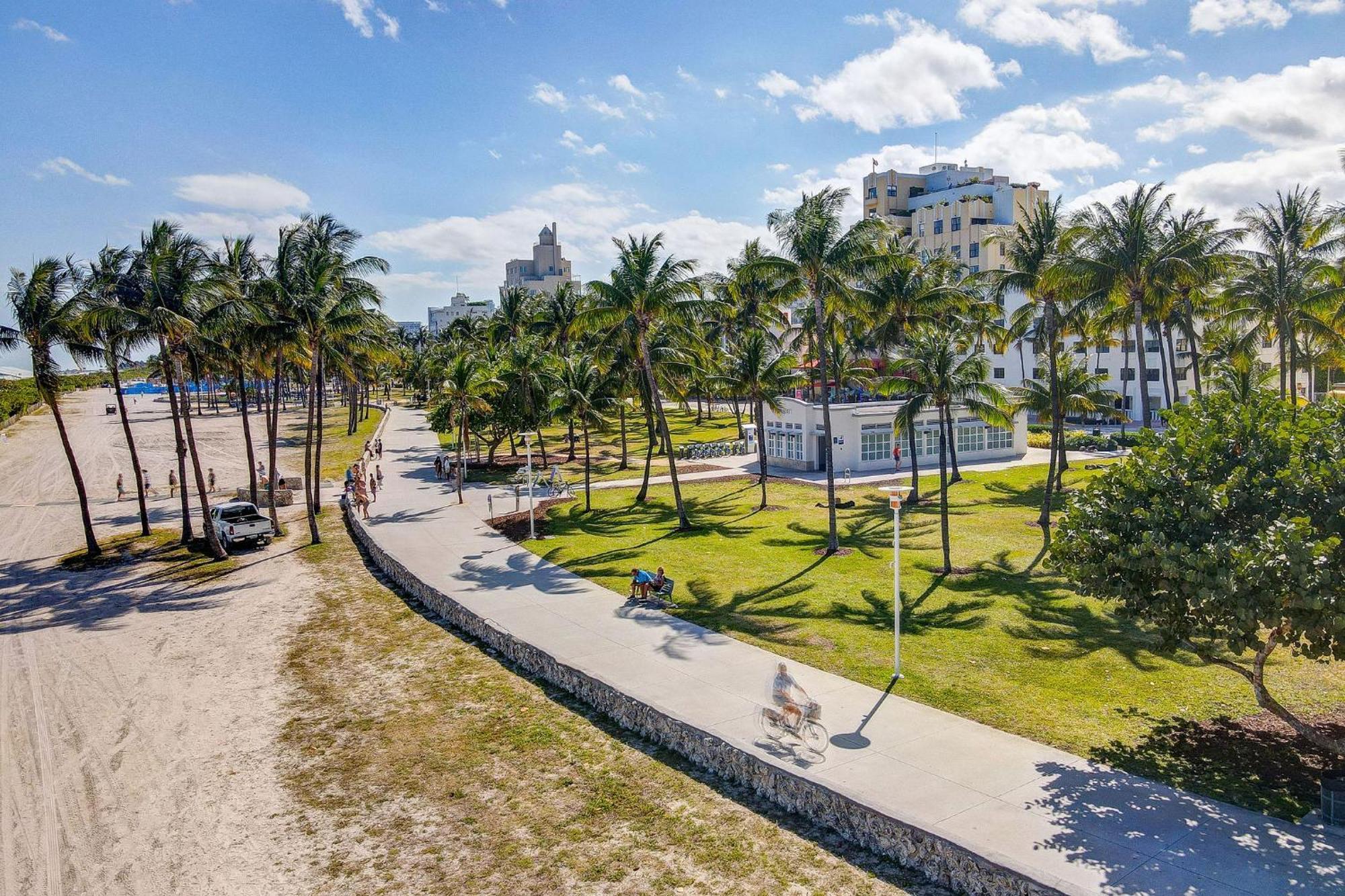 Appartement Ocean Drive Deco W/2 Queen Beds, Steps 2