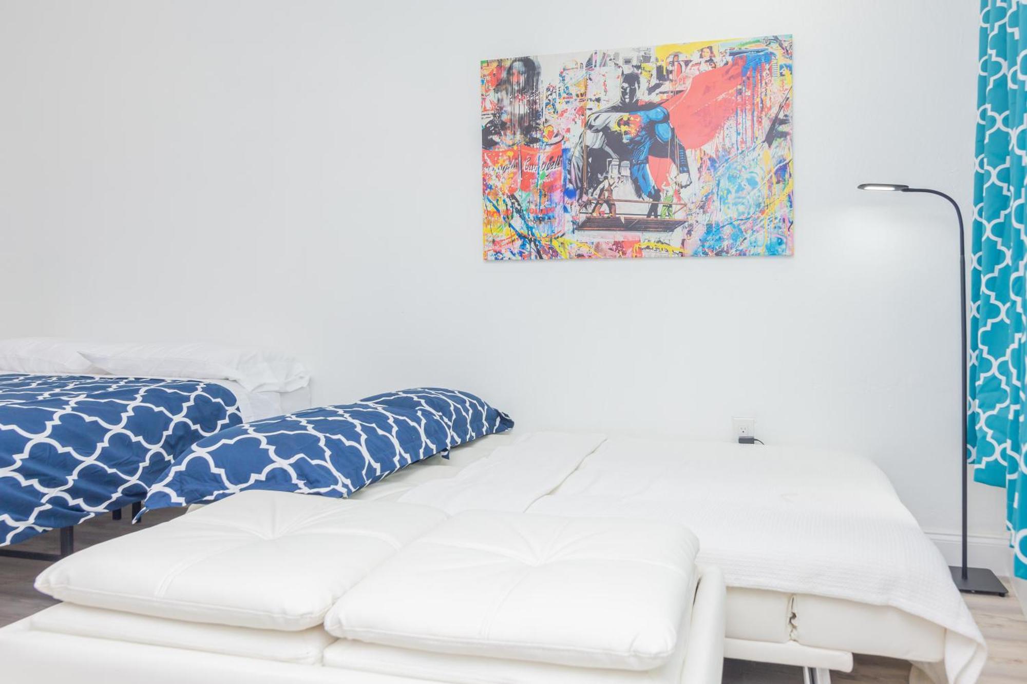 Ocean Drive Deco W/2 Queen Beds, Steps 2 Appartement