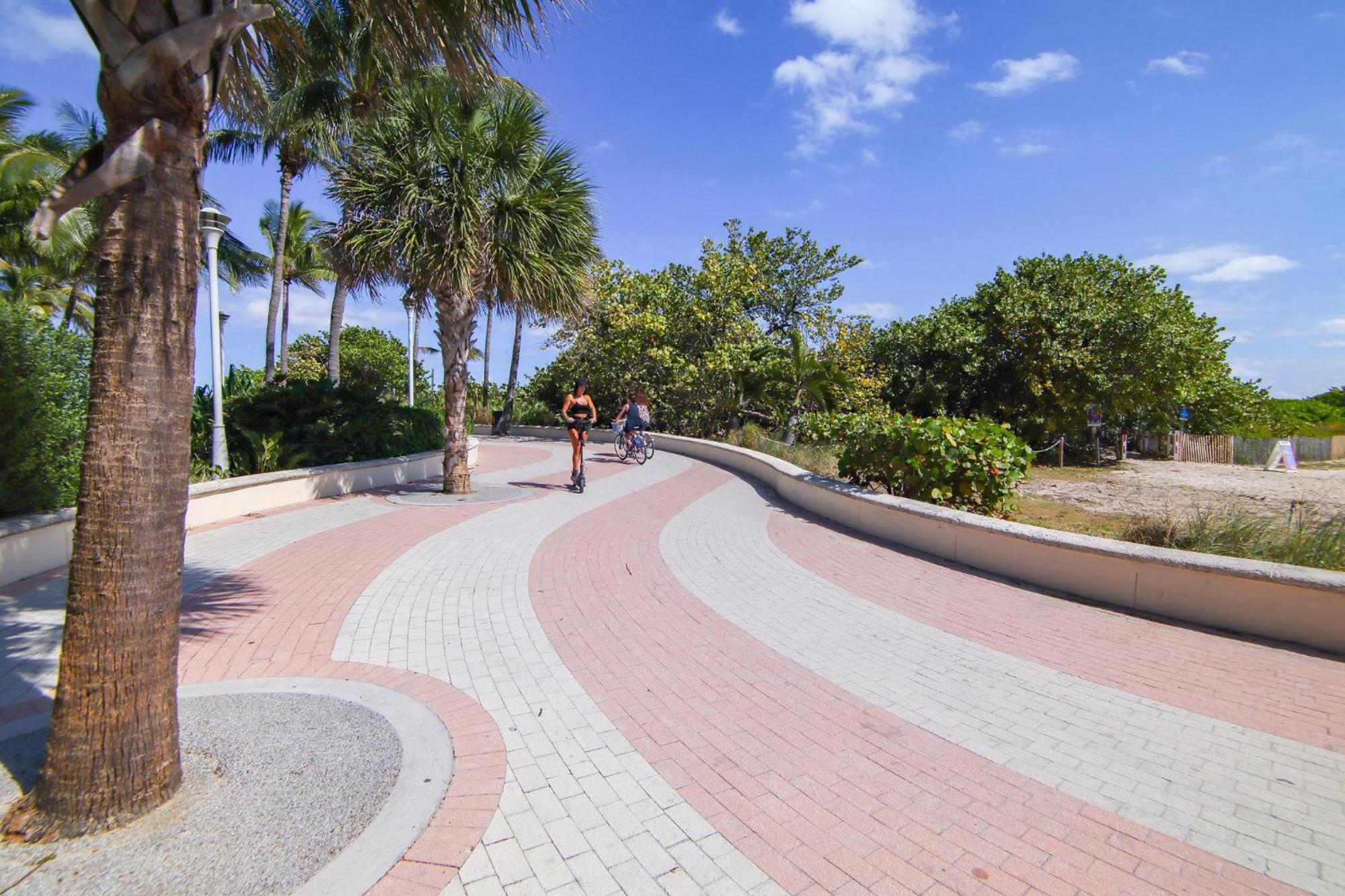 Ocean Drive Deco W/2 Queen Beds, Steps 2 Appartement *